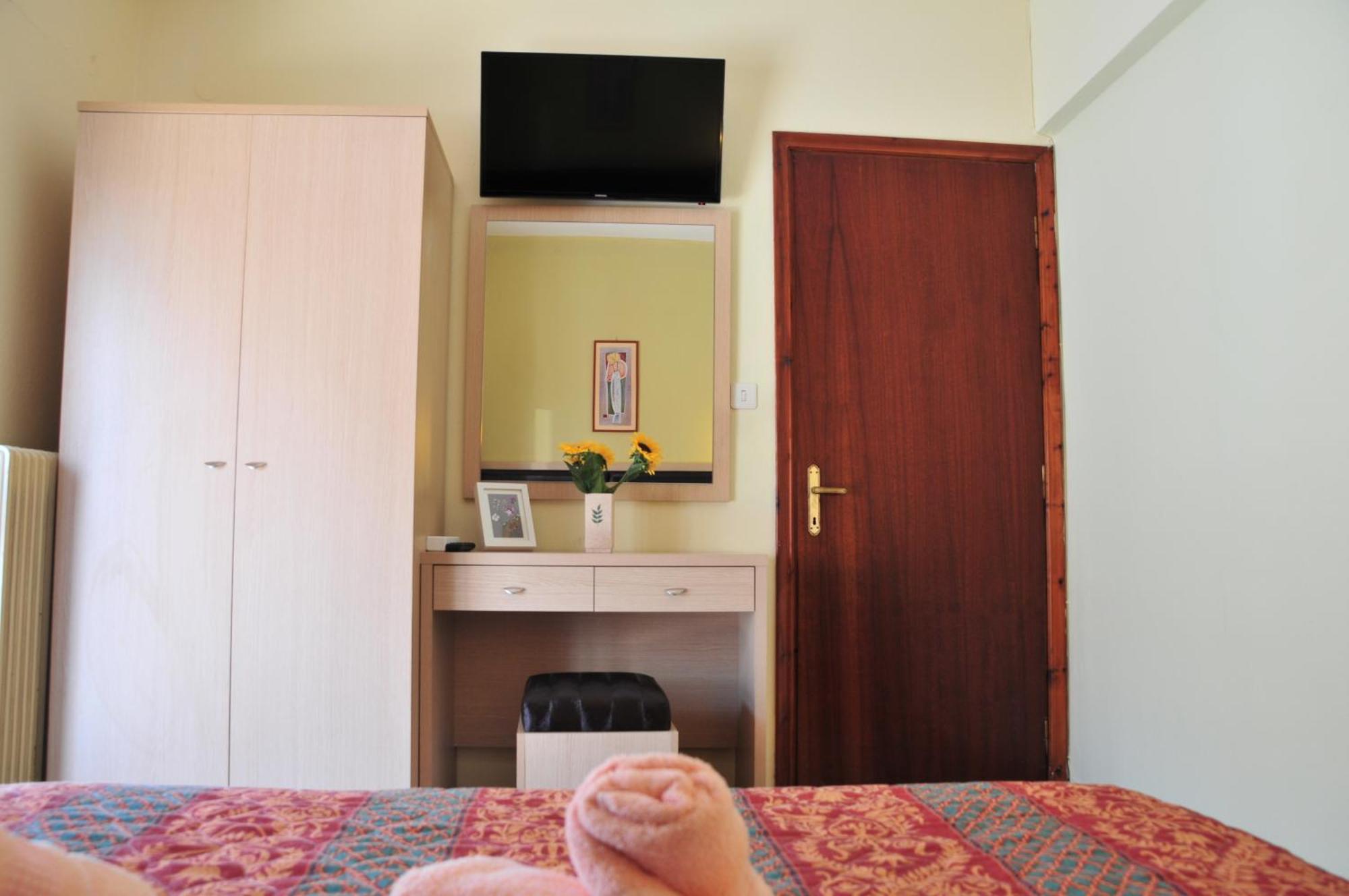 Dionisos Palms Apartments Паралия Дионисиу Екстериор снимка