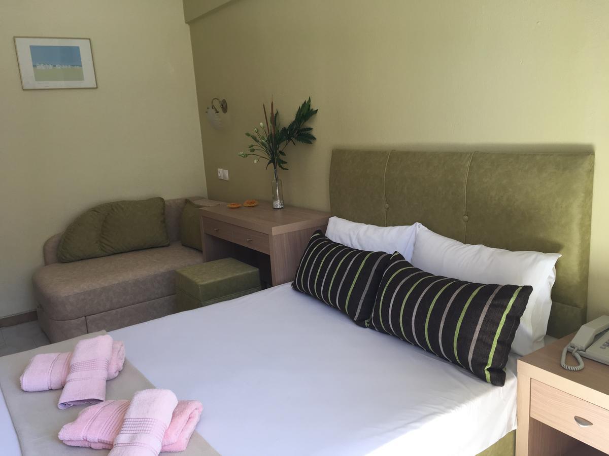 Dionisos Palms Apartments Паралия Дионисиу Екстериор снимка