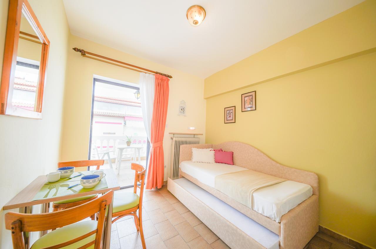 Dionisos Palms Apartments Паралия Дионисиу Екстериор снимка