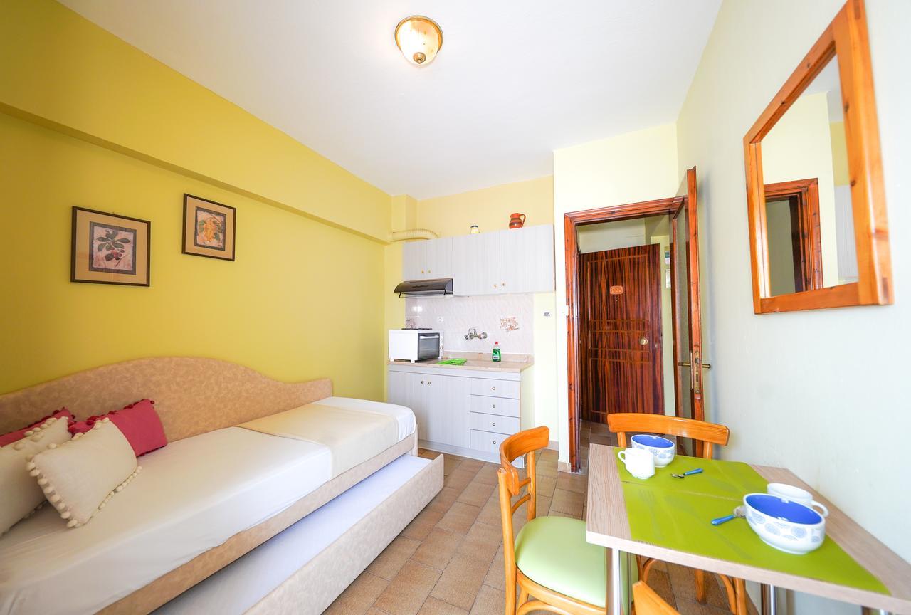 Dionisos Palms Apartments Паралия Дионисиу Екстериор снимка